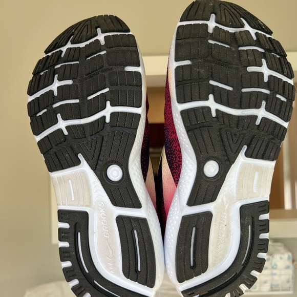 Brooks Women's Black and Pink Athletic Shoes - Picture 5 of 6